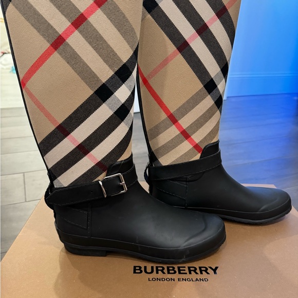 Genuine Burberry plaid rain boots. Worn once. Great condition with box. - Picture 3 of 7